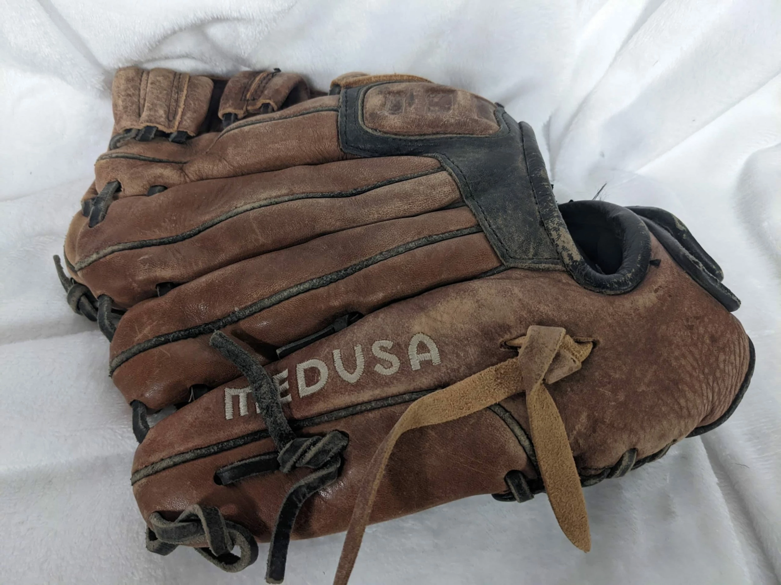 DeMarini Medusa Fastpitch Softball Glove Size 11.75 In Brown Used (LH)(RHT)