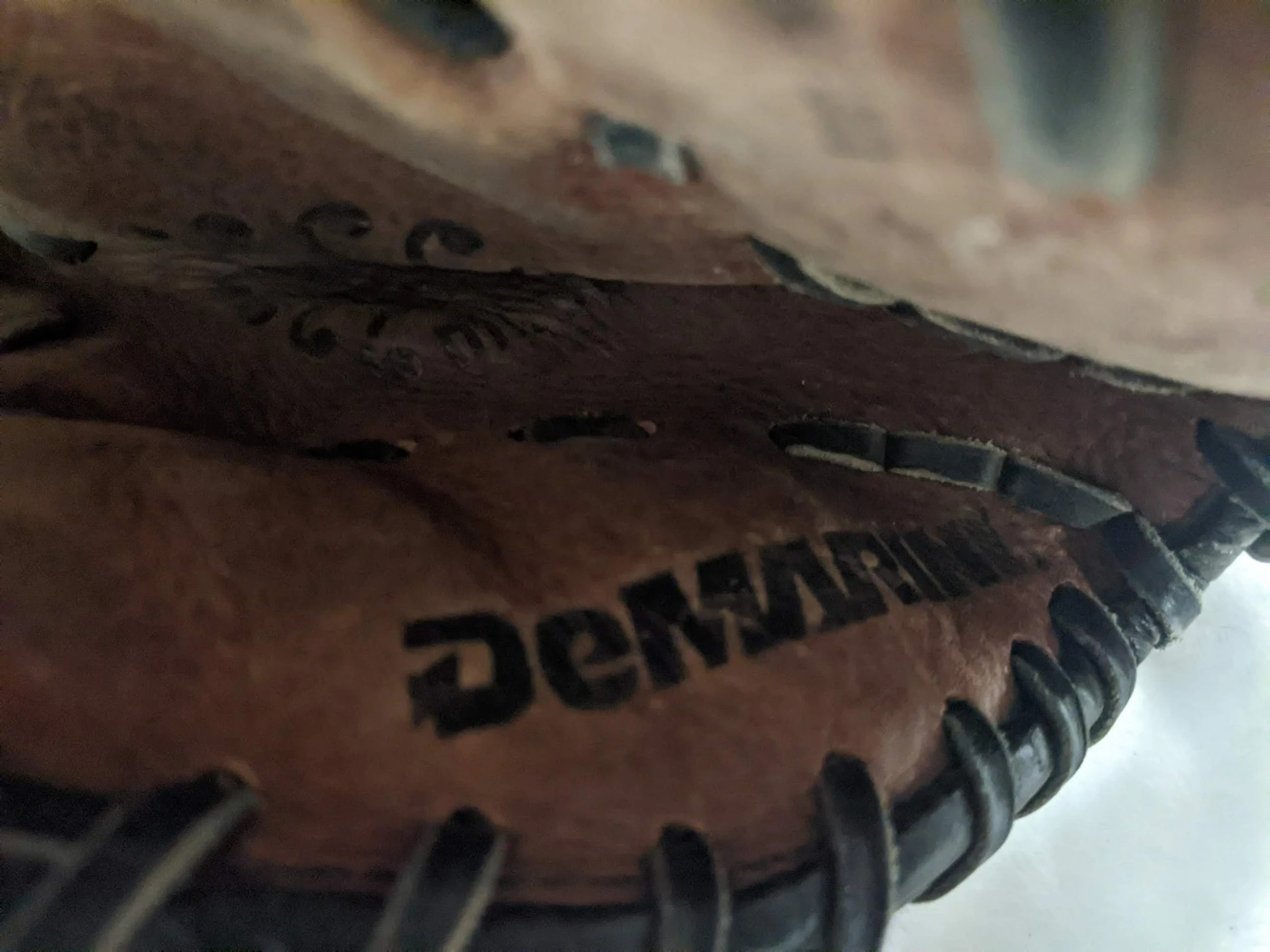 DeMarini Medusa Fastpitch Softball Glove Size 11.75 In Brown Used (LH)(RHT) - Image 4