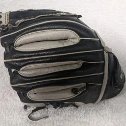 Easton EKP9500 Baseball/Softball Mitt Left Hand Glove (RHT) Size 9.5 In Color Black Condition Used